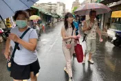 高嘉瑜溼身照流出！　手機跟著淋雨網友心疼「別感冒了」