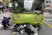 快訊/疑兩輪闖紅燈挨撞！新北永和公車撞機車！騎士「連人帶車」卡車底
