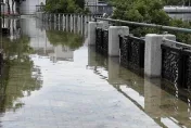 影/颱風還沒來！台南安平街道「滿潮淹水」　專家示警「防漲潮」：恐成生活常態