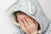 熟女陷網戀想見面　小鮮肉竟嗆「竹聯幫」身分威脅先交「保證金」