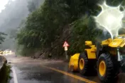 海葵颱風/宜蘭大同鄉間歇強降雨！台7甲線10.3K落石　清水地熱樹塌跳電