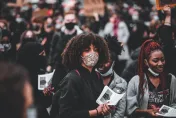 新冠變種病毒BA.2.86來勢洶洶攻陷美國　當局呼籲民眾戴上口罩提高戒備