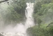海葵颱風/雨量爆表！玉里秘境南安瀑布水量暴增　宛如「洩洪」氣勢磅礡