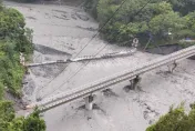 影/空拍慘狀曝！南投情人吊橋也斷了、下面滾滾泥流　馬赫坡部落變孤島