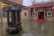 海葵颱風/神明也落難！金門暴雨狂炸　天公爐成金魚缸