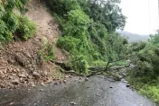 海葵颱風/土文部落成孤島！屏146線、後山聯絡道路全坍方　村長冒雨勘災