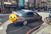 台中學府路驚見天坑！轎車「右前輪進洞」　駕駛怨嘆：扯鈴的扯