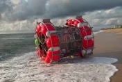 影/男子乘自製滾輪出海打算一路「跑到倫敦」　遭海岸警衛隊攔截