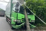 「屎意」擋不住！新北司機未拉手煞車　大貨車下滑撞斷電桿害10工廠停電