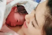 快訊/Selina生了! 兒起初肺積水嚇壞她　po溫馨母子照：歡迎小腰果