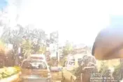 淡水變電箱連炸兩次！「煙火」開噴畫面曝光　汽機車慘遭碎片攻擊