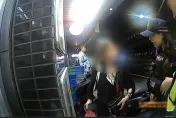 影/新北時髦女名牌包內「全是毒」　夾鏈袋露餡騙不過警花