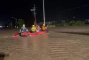 快訊/嘉義晚間暴雨狂襲！82快速道車輛受困　警消緊急救出32人