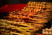 有圖慎入！他肉串吃太快「整根竹籤也吞了」！醫一照：不可置信