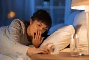 很累卻睡不著！專家揭「3大原因」別做劇烈運動