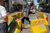 影/高雄前鎮驚現4米大天坑！大雨掏空地基2米深　市府緊急修補
