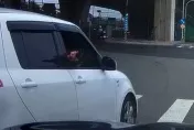 影/不是一般人的囂張！台中男被警車按喇叭　竟怒掏槍恐嚇警察
