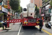 快訊/新北樹林婦人公寓4樓墜落　警消鋪設氣墊接住她保命