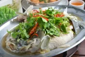 9月是國際失智月！吃「10大食物」保腦力　深海魚、葡萄都上榜