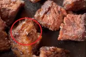 超噁！他買好市多牛肉吃出一堆扭動白蛆　衛生局到場稽查