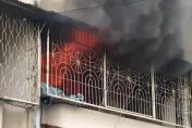 快訊/台南民宅清晨竄火煙！神明廳燒光光　警消射水搶救