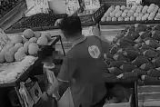孩子開門讓阿伯進屋！父母慘被砍死　社會局說明2孩現狀