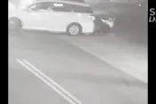 影/超扯影像曝！女乘客剛下計程車　司機猛倒車撞到她腦出血