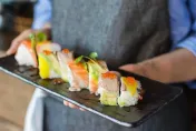 噁！嘉義餐廳見「米老鼠」共進晚餐　店員竟冷處理！網曝黑歷史
