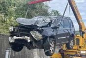 快訊/台東東河死亡車禍！台23線休旅車自撞山壁4傷　駕駛魂斷登仙橋