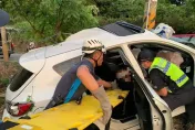 影/苗17-2線鄉道過彎失控！男自撞電桿亡　車頭全毀整輛變形