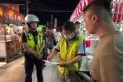 開張第1天就挨罰！南市經發局衝大東東夜市　開罰單、舉「非法經營」看板勸退攤商