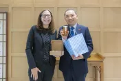 侯友宜與AIT主席羅森伯格共進午餐　雙方互贈伴手禮