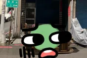 鬼月才剛過！高雄街道竟出現「棺材」橫躺馬路　竟拿電視櫃當路霸