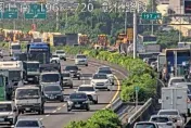 快訊/國1南下197K彰化段自撞事故！貨車佔用3車道、回堵5公里