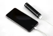 恐怖！夜市「山寨版行動電源」還沒用就自爆　陸廠：使用不當