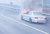 快訊/國道2號桃園路肩驚見火燒車！「10分鐘燒成廢鐵」現場回堵3公里