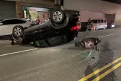 影/台中疲勞駕駛釀禍連撞4車　休旅車翻肚朝天橫躺馬路