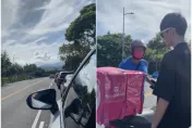 塞車動不了！肚子餓了怎麼辦？　他「叫外送」車陣中取餐