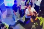 影/89猴群襲警片！竹市KTV爆10多人群毆　警處理慘被重踹＋擒抱