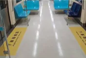 軍人狂腹瀉被點名讓位...臉色蒼白「差點死在車上」　大媽「這舉動」眾人傻眼