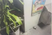 影/北投男2度怒砸郵局提款機　囂張畫面曝光