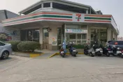 花100元中發票千萬！台中成功嶺7-11貼紅單「溫馨召喚中獎者」