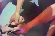 影/北市條通商圈濺血事件！討5萬元債務變持刀砍人　債主與欠款人都被逮