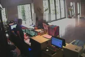 影/桃園社區管理員真機警！識破詐騙男報警逮人　挽救女子百萬現金
