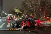 快訊/台南嚴重車禍！轎車高速撞倒號誌桿　車體幾近全毀1死3傷