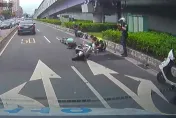 影/騎車上班遭闖紅燈機車撞飛　護理師腦死家屬忍痛拔管