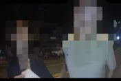 苗栗23歲囂張男酒駕拒檢　他不甩警蹲路邊續飲酒遭「加開1罰單」