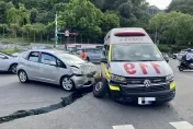 北市救護車載病患遭三寶車攔腰撞　車輪掉落3人傷