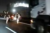 影/國道當一般道路！中山高永康段小車「攔停」拖板車下車嗆聲