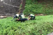 快訊/國1頭屋段貨車自撞護欄！男甩飛邊坡全是血、女受困　雙雙昏迷搶救中